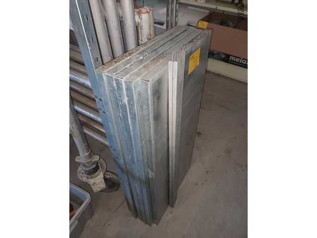 Lot 37 - aluminium rek. niet compleet - afbeelding 3 van  3