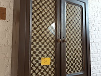 Lot 37 - antieke houten keukenkast - afbeelding 2 van  5