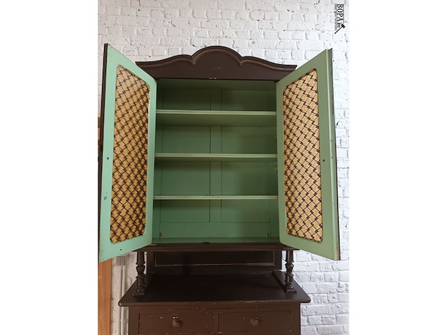 Lot 37 - antieke houten keukenkast - afbeelding 4 van  5