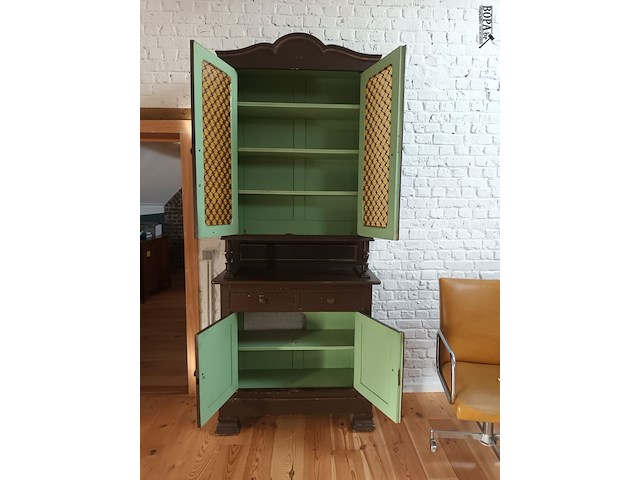 Lot 37 - antieke houten keukenkast - afbeelding 5 van  5