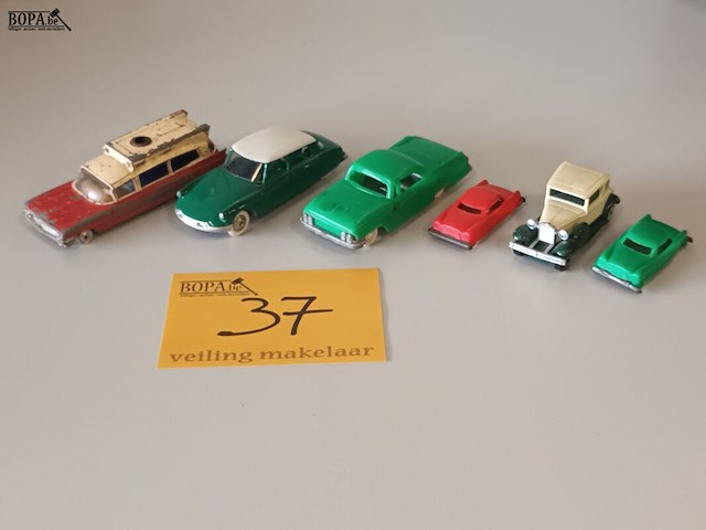 Lot 37 - auto’s op schaal. 6 stuks - afbeelding 1 van  9