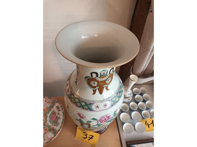 Lot 37 - chinese vaas - afbeelding 2 van  7