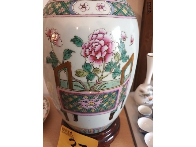 Lot 37 - chinese vaas - afbeelding 4 van  7