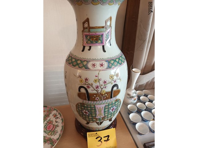 Lot 37 - chinese vaas - afbeelding 6 van  7