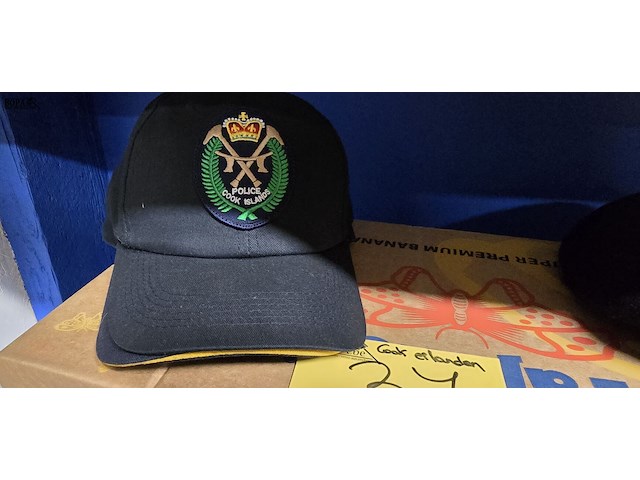 Lot 37 - cook eilanden 1 pet - afbeelding 1 van  2