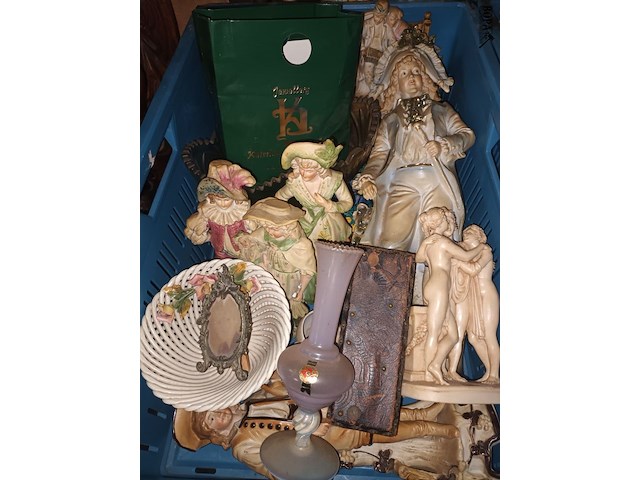 Lot 37 - decoratie. 3 bakken - afbeelding 2 van  5