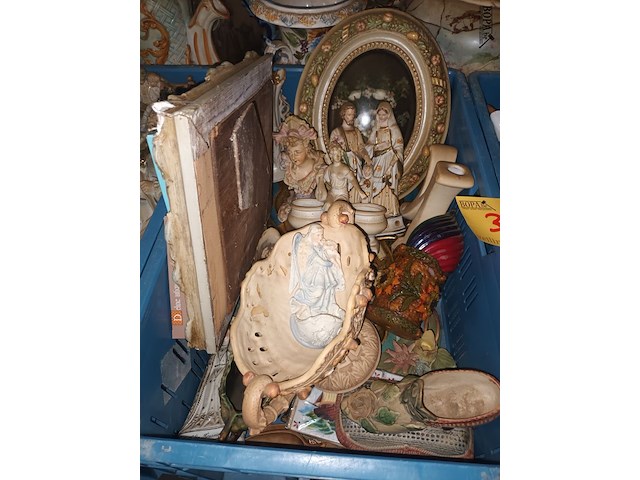 Lot 37 - decoratie. 3 bakken - afbeelding 4 van  5