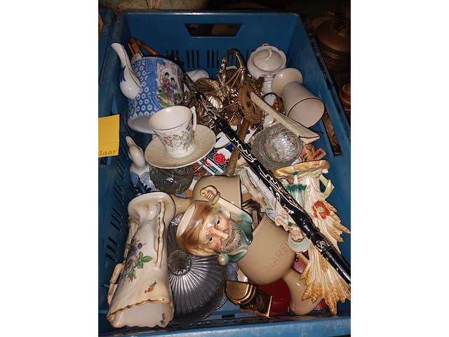 Lot 37 - decoratie. 3 bakken - afbeelding 5 van  5