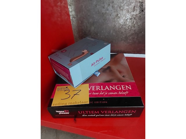 Lot 37 - erotisch spel voor 2 en satisfyer - afbeelding 1 van  5