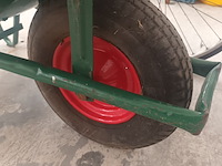 Lot 37 - groene kruiwagen - afbeelding 2 van  3