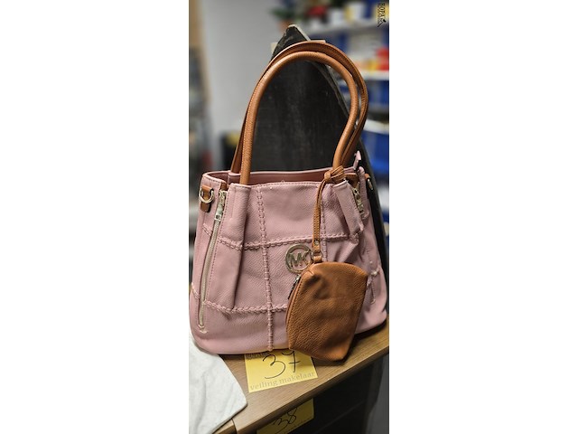 Lot 37 - handtas met merkteken michael kors - afbeelding 1 van  5