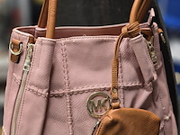 Lot 37 - handtas met merkteken michael kors - afbeelding 1 van  5