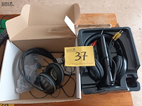 Lot 37 - hoofdtelefoons. 2 stuks - afbeelding 1 van  3