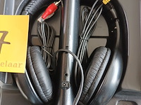 Lot 37 - hoofdtelefoons. 2 stuks - afbeelding 3 van  3