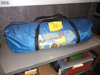 Lot 37 - iglo tent - afbeelding 1 van  4