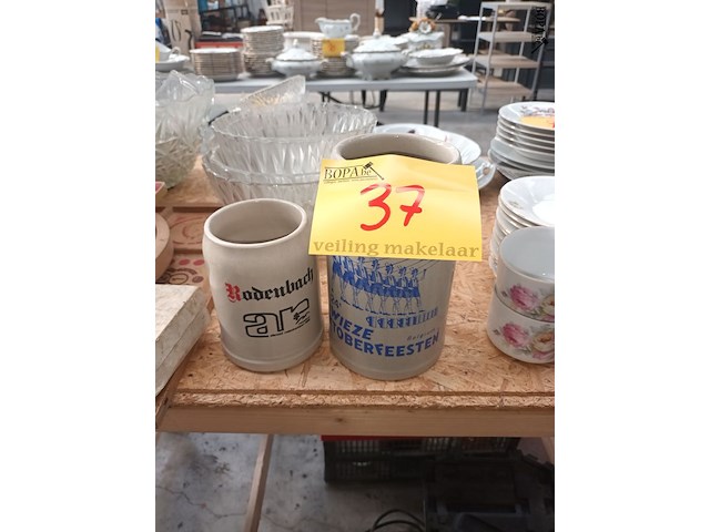 Lot 37 - keramiek bierpot. 2 stuks - afbeelding 1 van  3