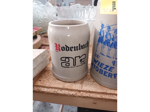 Lot 37 - keramiek bierpot. 2 stuks - afbeelding 2 van  3