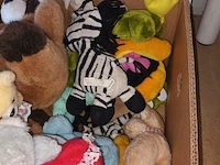 Lot 37 - knuffels. 1 doos - afbeelding 2 van  3