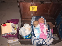 Lot 37 - koffer met speelgoed - afbeelding 1 van  6