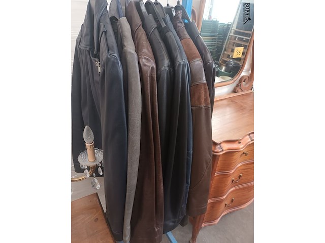Lot 37 - lederen jas. 8 stuks - afbeelding 1 van  5