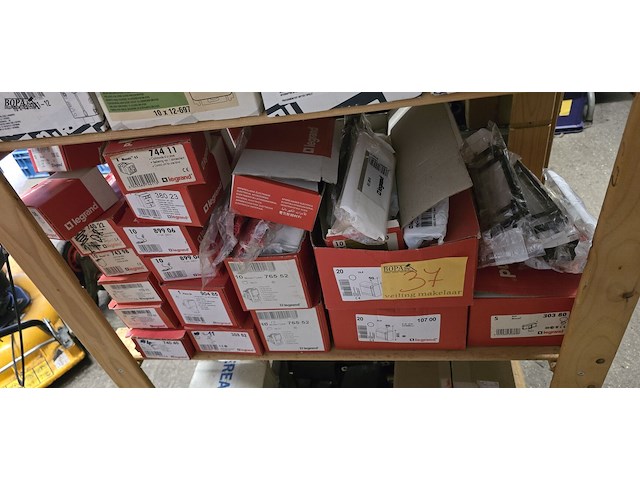 Lot 37 - legrand diversen - afbeelding 1 van  5