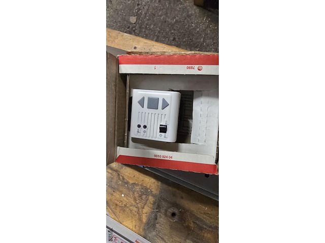 Lot 37 - legrand diversen - afbeelding 5 van  5