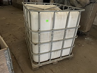 Lot 37 - lot ibc containers (5)