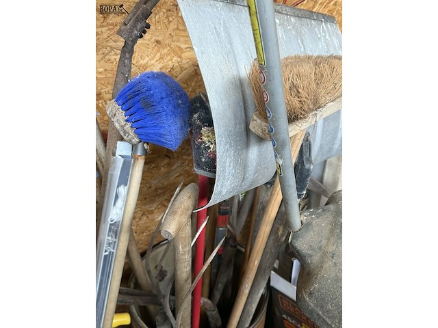 Lot 37 - lot werkgerief allerlei en tuinmateriaal - afbeelding 2 van  2