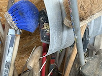 Lot 37 - lot werkgerief allerlei en tuinmateriaal - afbeelding 2 van  2