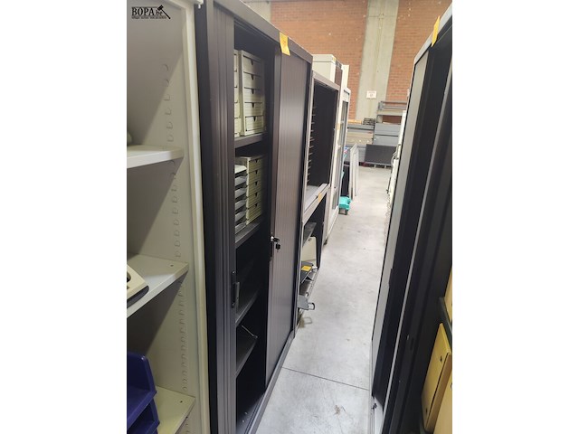 Lot 37 - metalen dossierkast - afbeelding 1 van  2