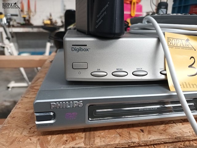 Lot 37 - modem, digibox en dvd speler - afbeelding 3 van  4