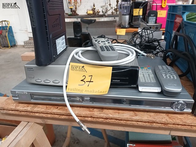Lot 37 - modem, digibox en dvd speler - afbeelding 4 van  4
