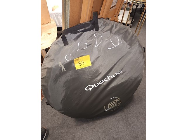 Lot 37 - quechua 2 seconds tent - afbeelding 1 van  4