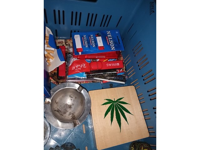 Lot 37 - rook accessoires - afbeelding 4 van  5