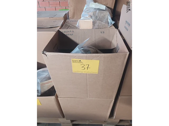 Lot 37 - rookhout chunks orange 1 kg. 18 stuks - afbeelding 1 van  2