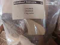 Lot 37 - rookhout chunks orange 1 kg. 18 stuks - afbeelding 2 van  2