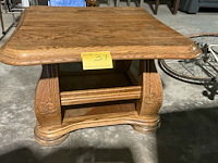 Lot 37 - rustieke eikenhouten salontafel - afbeelding 1 van  3