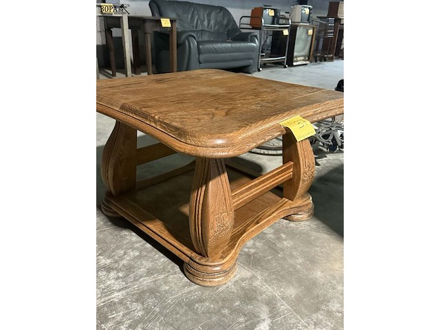 Lot 37 - rustieke eikenhouten salontafel - afbeelding 3 van  3