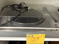 Lot 37 - sanyo platenspeler - afbeelding 1 van  4