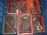 Lot 37 - schuurpapier en deur/kastbeslag - afbeelding 7 van  7