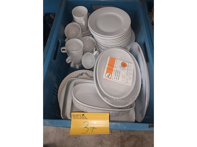 Lot 37 - servies in hotelporselein - afbeelding 1 van  3