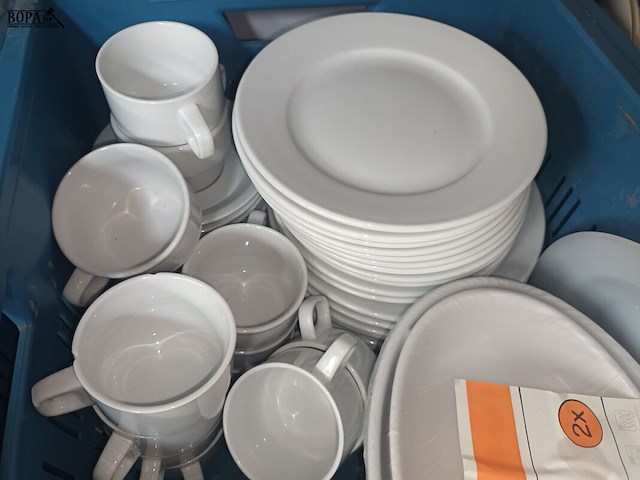 Lot 37 - servies in hotelporselein - afbeelding 2 van  3