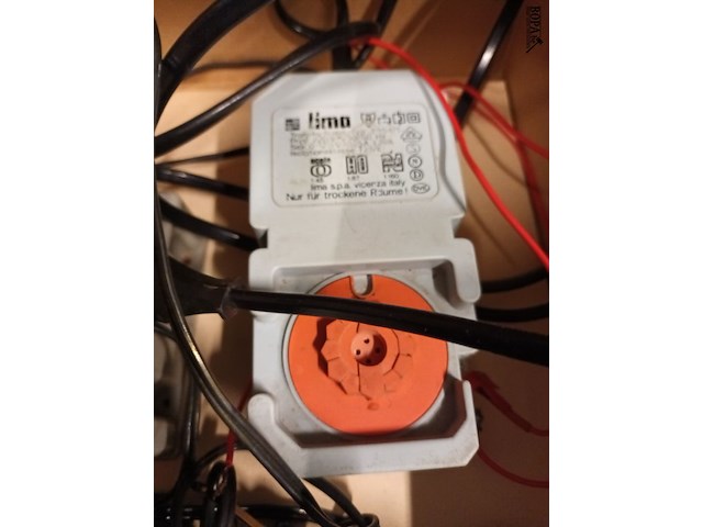 Lot 37 - transformators voor treinsets. 3 stuks - afbeelding 3 van  4