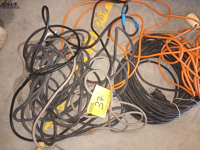 Lot 37 - verlengkabels. 4 stuks - afbeelding 3 van  3