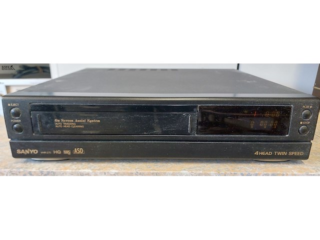 Lot 37 - videorecorder sanyo en cd/dvd-speler jvc - afbeelding 2 van  6