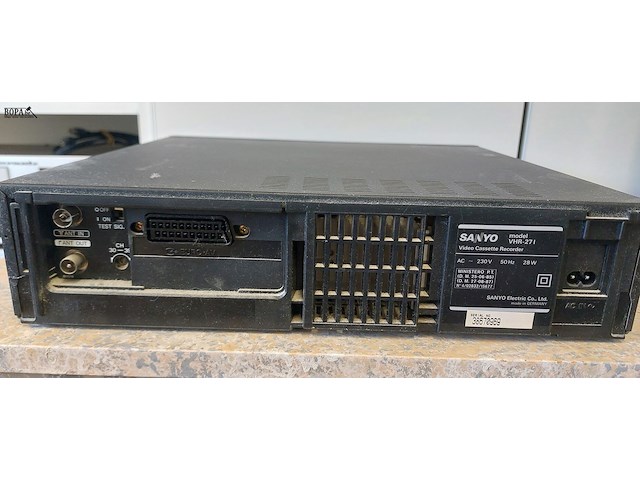Lot 37 - videorecorder sanyo en cd/dvd-speler jvc - afbeelding 4 van  6