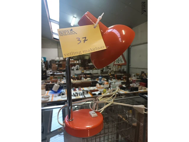Lot 37 - vintage oranje lamp - afbeelding 1 van  5