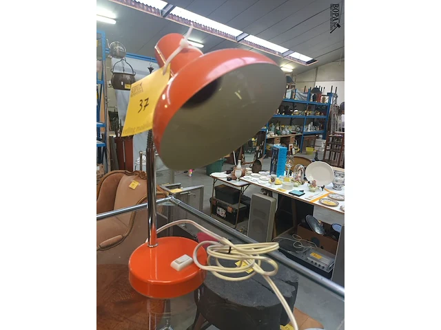 Lot 37 - vintage oranje lamp - afbeelding 2 van  5