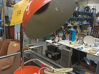 Lot 37 - vintage oranje lamp - afbeelding 2 van  5
