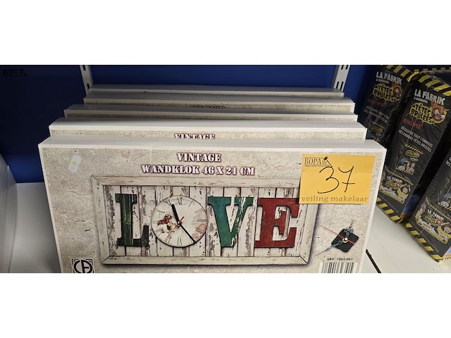 Lot 37 - vintage wandklok, nieuw 6 dozen - afbeelding 1 van  1